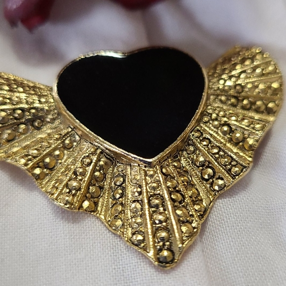 Vintage Heart Shaped Brooch Pin Black Enamel Pavé Pebbled Goldtone Hinge Latch - Picture 4 of 8
